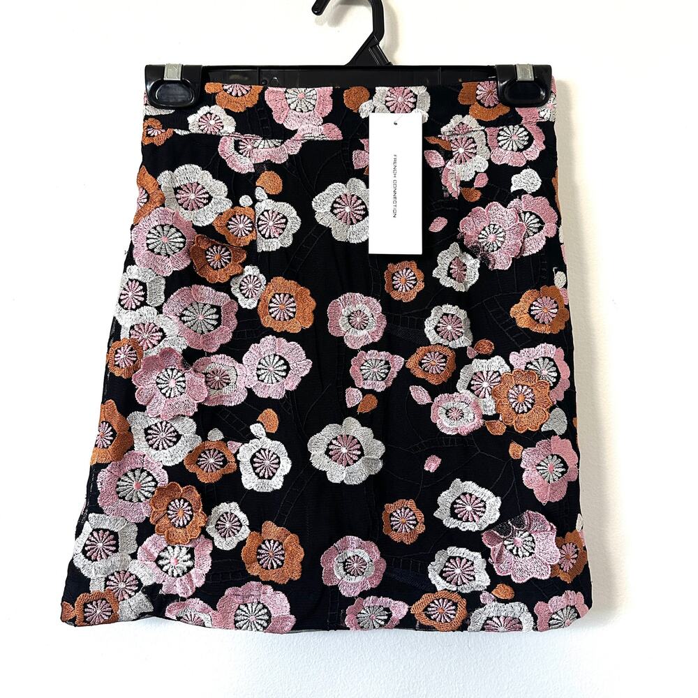 French Connection Embroidered Floral Mini‎ Skirt Size 0 Black Pink Romantic NEW
